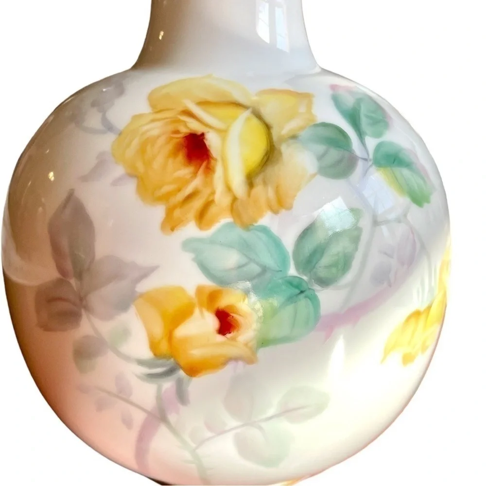 NORITAKE vase, yellow roses, hand painted, made in Japan, excellent condition